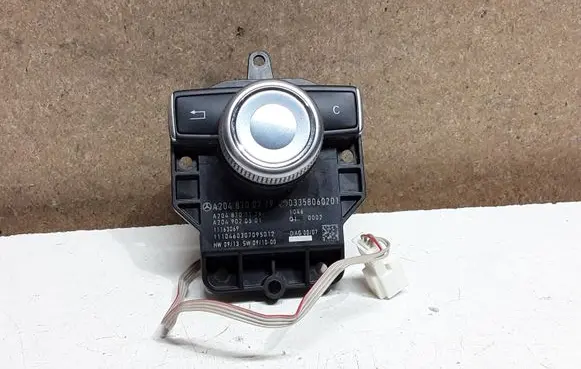 Multifunctional control switch/knob