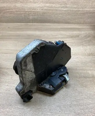 Toyota Avensis T270 Front door lock 4K2505 RIGHTSIDE