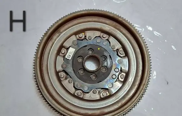Volkswagen PASSAT B8 Dual mass flywheel 04L105266AB 04L105266