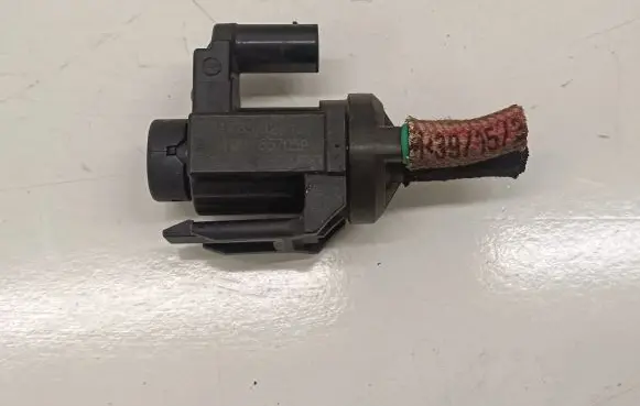 BMW 2 F46 Vacuum valve 8570591