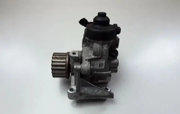 Nissan Note (E12) Fuel injection high pressure pump 167007358R