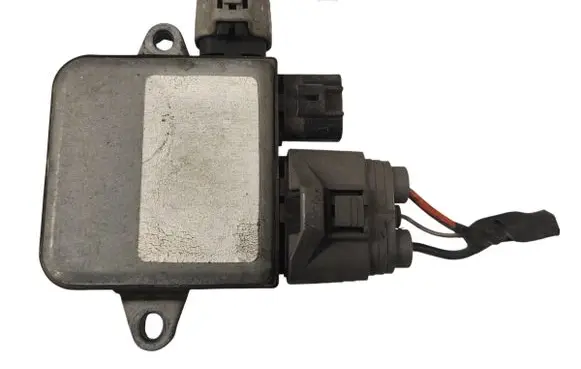 Tesla Model S Coolant fan relay 8282120280