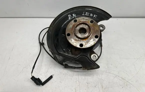 Nissan Leaf II (ZE1) Front wheel hub