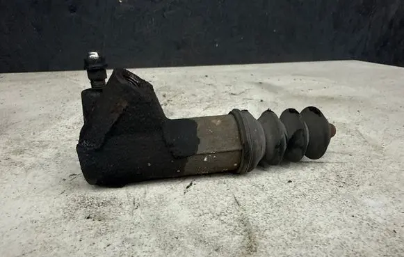 Toyota Auris 150 Clutch slave cylinder