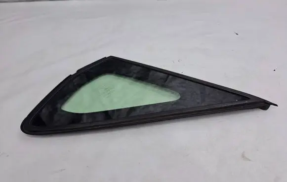 Toyota Prius (XW20) Front door vent window glass four-door 6211047010 43R00034