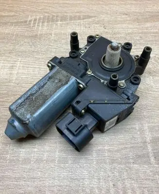 Audi A8 S8 D2 4D Front door window regulator motor 4D0959801E