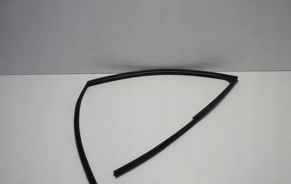 Suzuki SX4 S-Cross Rubber seal front door (on door) 