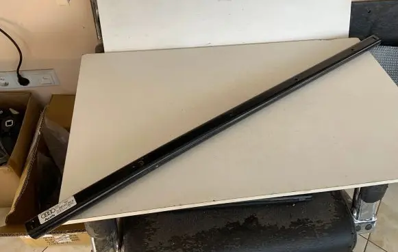 Audi Q7 4M Front door window/glass frame 4M0837960B 4M0837960A