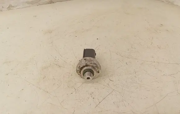 Mercedes-Benz E W212 Air conditioning (A/C) pressure sensor 2110000283
