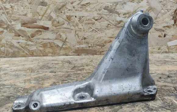 Mercedes-Benz E AMG W211 Engine mounting bracket A1132233104