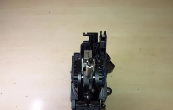 Ford Focus Gear shifter/selector BV6P7K004ND3JA6 I1379