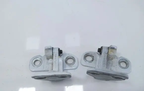 Rear door upper hinge