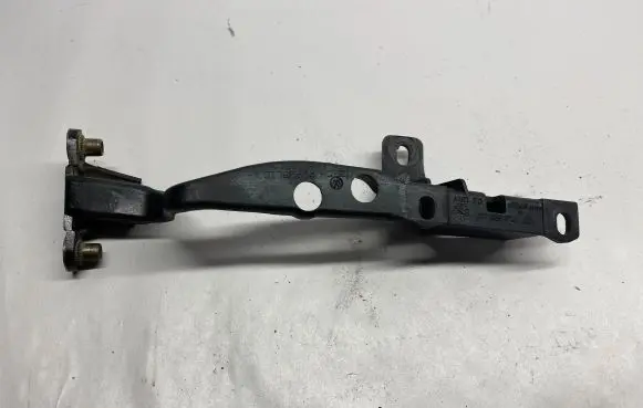 Porsche Cayenne (9PA) Fender mounting bracket 7L0805733