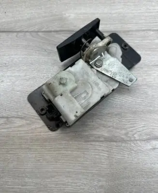 Peugeot 607 Tailgate lock loop/hook striker 