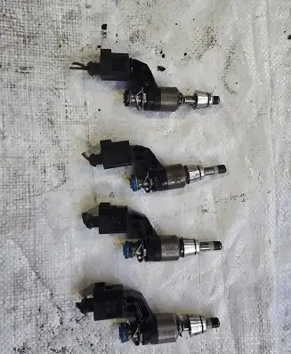 Volkswagen PASSAT B6 Fuel injector 03c906036J