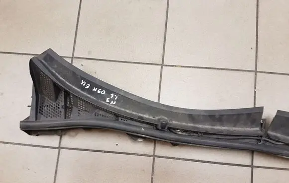 Mazda 3 II Wiper trim BBM4507S1