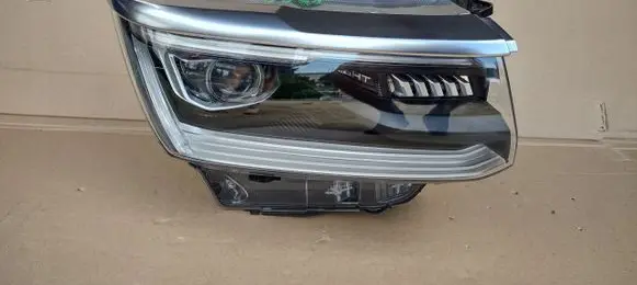 Volkswagen Amarok Headlights/headlamps set 13E016