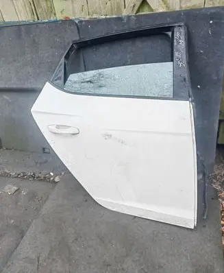 Seat Leon (5F) Rear door