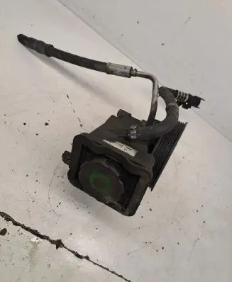 BMW 5 E60 E61 Power steering pump 7693374101