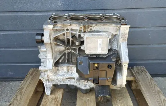 Volkswagen Scirocco Engine block 04E103011CL CZC