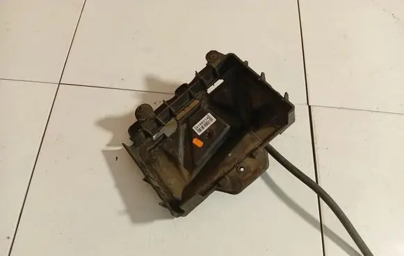 Volkswagen Polo IV 9N3 Battery box tray 6q0915331