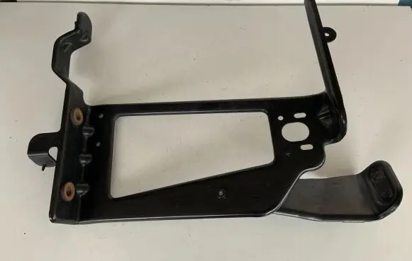 Radiator mount bracket