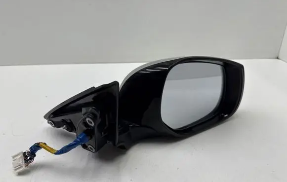 Infiniti Q30 Front door electric wing mirror