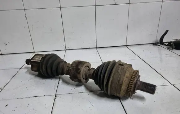 Volvo V70 Front driveshaft P8689210 T040621