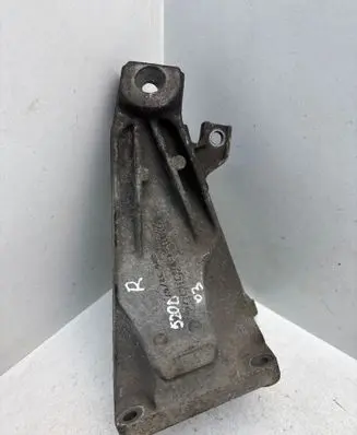BMW 5 E39 Engine mounting bracket 6751582 22116751582