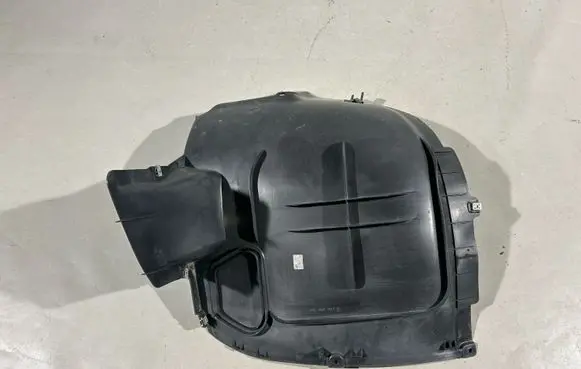 Volkswagen Touareg II Front wheel arch liner splash guards 7P6805911E