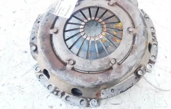 Volkswagen Polo IV 9N3 Pressure plate 120016610