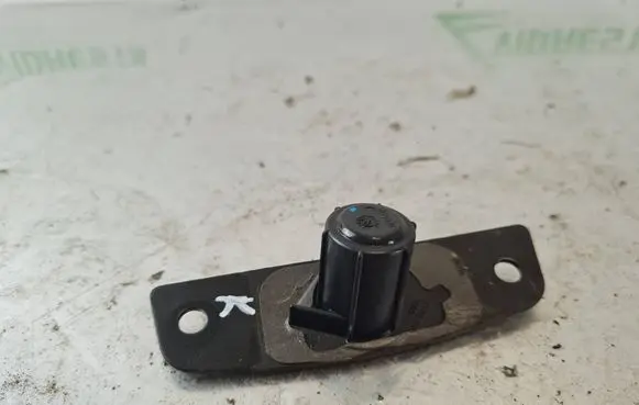 Mercedes-Benz Vito Viano W447 Sliding door lock loop/hook striker A6397661001