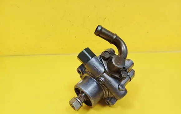 Nissan Almera Power steering pump 