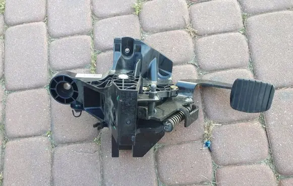 Renault Trafic III (X82) Clutch pedal 465033911R