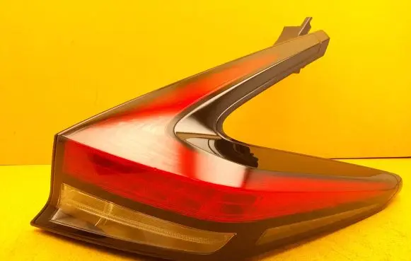 Nissan Leaf II (ZE1) Rear/tail lights