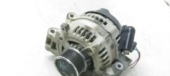 Toyota RAV 4 (XA40) Generator/alternator 27060-26081