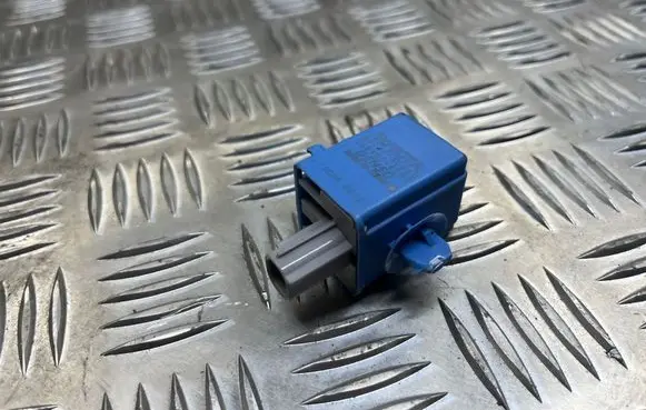 Toyota RAV 4 (XA50) Central locking relay 8974730040 0689004580