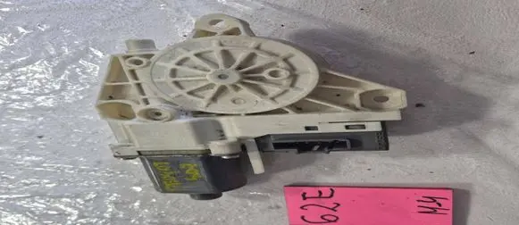 Volkswagen Golf IV Front door window regulator motor 0130822201