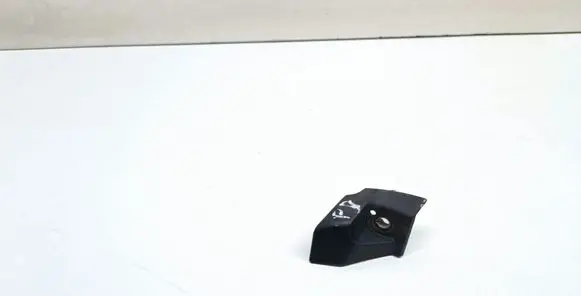 Fender mounting bracket