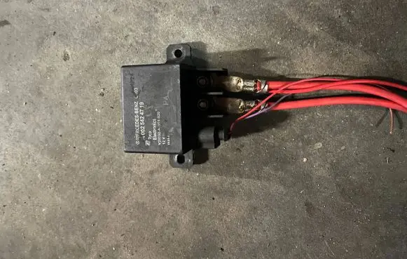 Mercedes-Benz E W211 Charging relay A0025424719