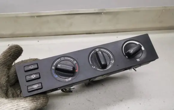 BMW 5 E39 Climate control unit 64118379931 8379931