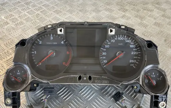 Audi A8 S8 D3 4E Speedometer (instrument cluster) 4E0920900F F10080101001 02L1010514