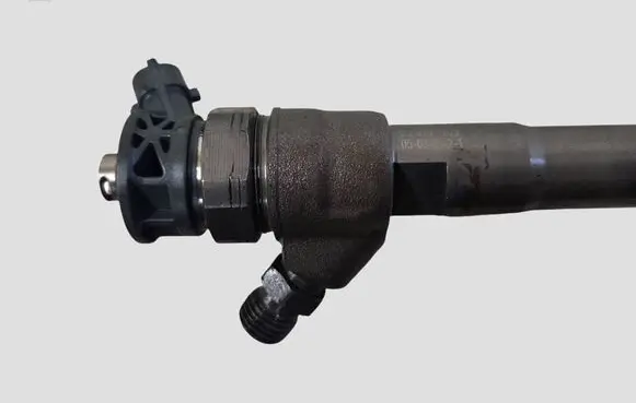 Mercedes-Benz C W205 Fuel injector 0445110546