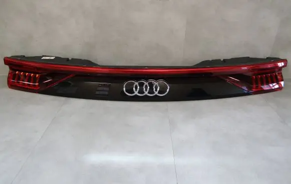 Audi Q8 Tailgate rear/tail lights 4M8945095P 90184886