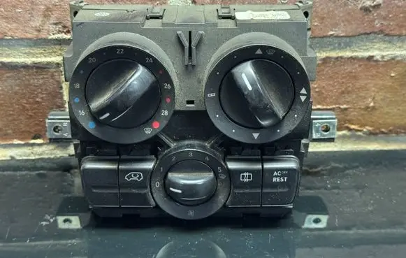 Mercedes-Benz Vito Viano W639 Climate control unit A6398301985 A6394420205 5HB00851202