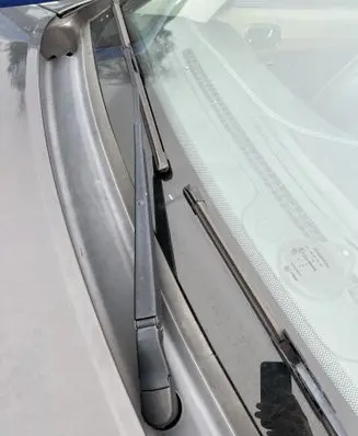 Jeep Grand Cherokee Front wiper blade arm