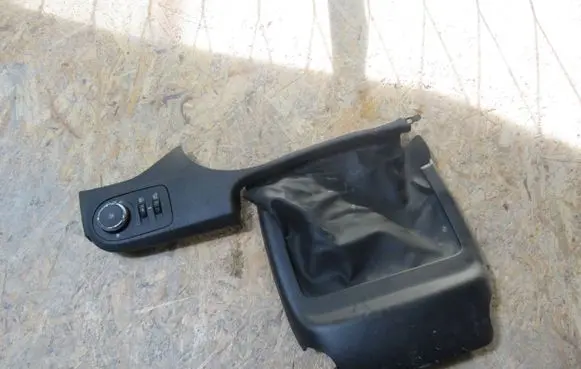 Opel Crossland X Gear shifter surround trim plastic 13463311