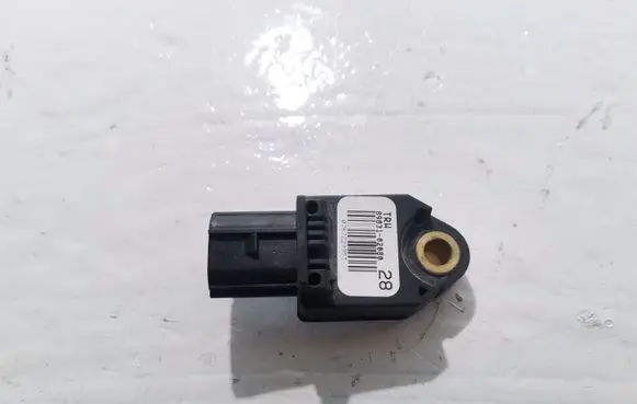 Toyota Auris 150 Airbag deployment crash/impact sensor 8983102080