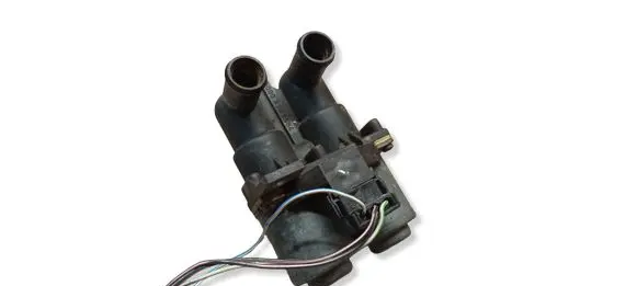 Mercedes-Benz E W124 Coolant heater control valve 0008306584