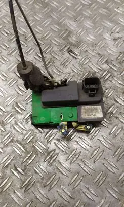 Volvo XC90 Front door lock 8650548